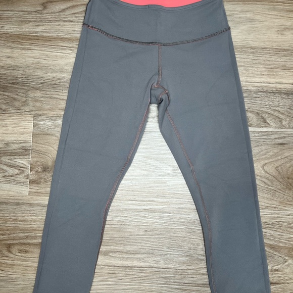 Lululemon Raspberry Cream & grey Double lined Crop leggings size 4 - Picture 6 of 7